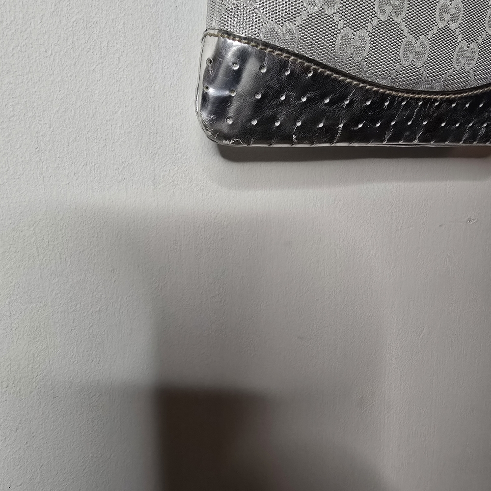 Gucci Silver Guccisima Crossbody Bag - Picture 7 of 16